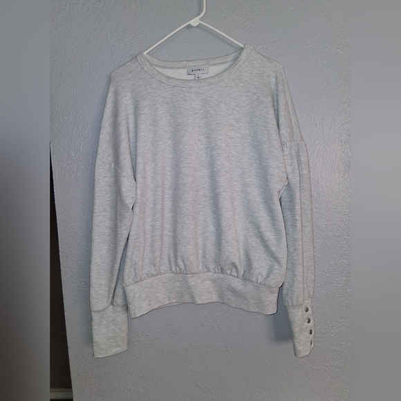 EVEREVE Women M Sweatshirt Light Gray Long Pufg Sleeve Wide Cuff Snaps - Picture 1 of 6